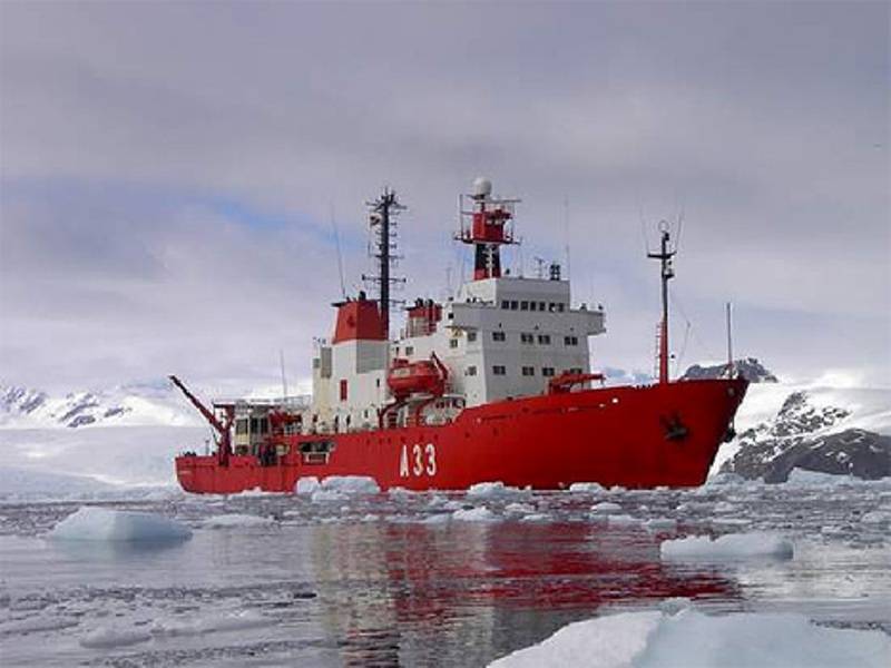 Buque de Investigaci�n Oceanogr�fica "Hesp�rides"