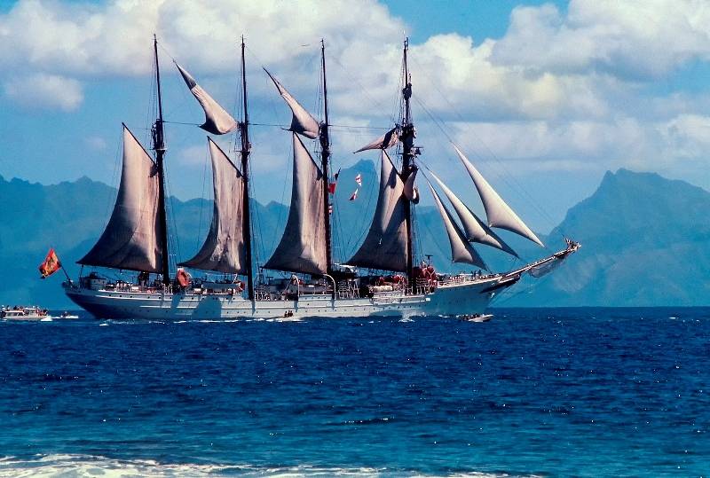 Buque escuela Juan Sebastián Elcano (España) Foto: René Carrère Buque escuela Juan Sebastián Elcano (España) Foto: René Carrère