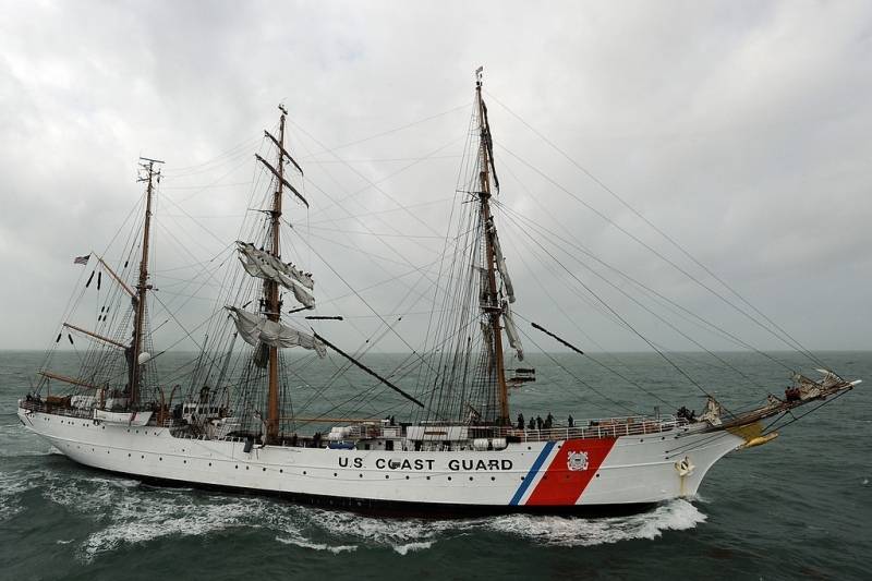 Buque escuela USCGC Eagle (EEUU) Buque escuela USCGC Eagle (EEUU)