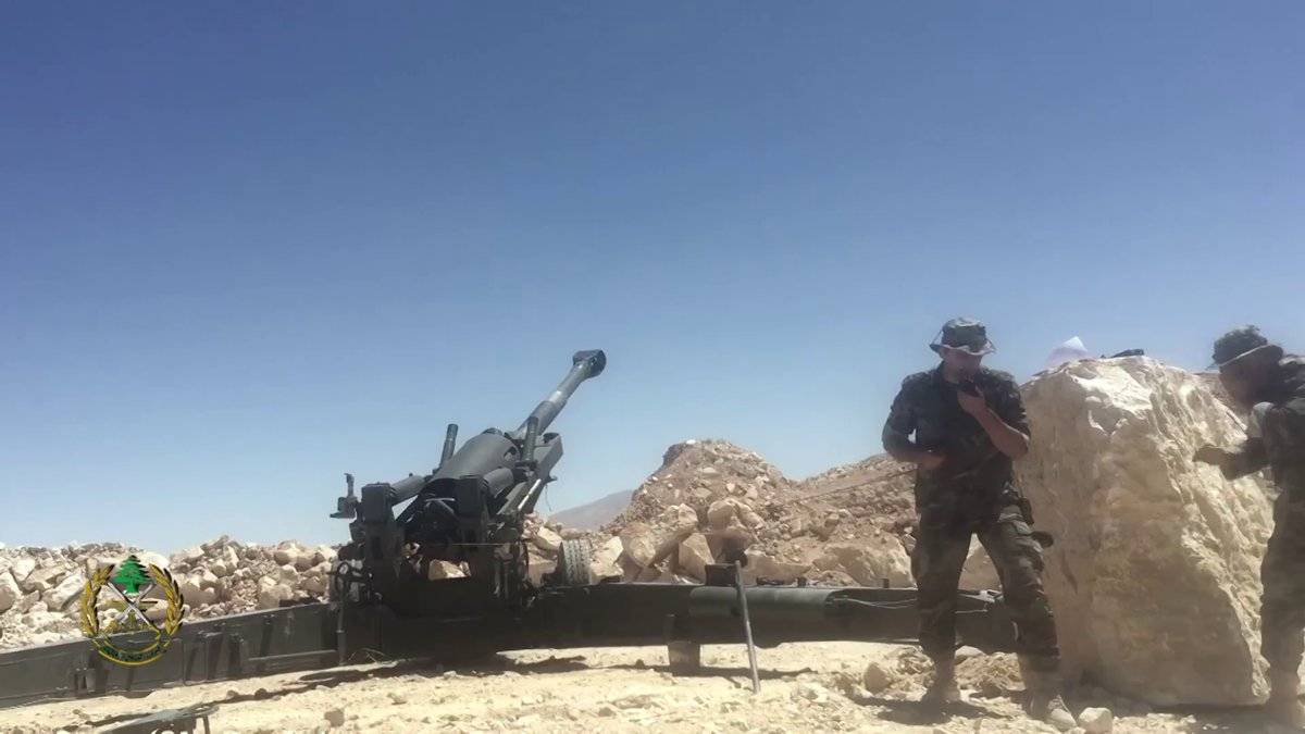 Artilleros libaneses disparan su obús remolcado M198 de 155 mm, también entregado por Estados Unidos. Artilleros libaneses disparan su obús remolcado M198 de 155 mm, también entregado por Estados Unidos.