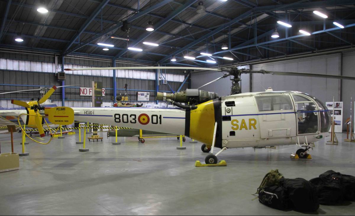 El Museo del Aire, que también tiene sus instalaciones en Cuatro Vientos, cedió parte de su material como este “Alouette” III, que utilizó el 803 Escuadrón. Foto: Julio Maíz/defensa.com El Museo del Aire, que también tiene sus instalaciones en Cuatro Vientos, cedió parte de su material como este “Alouette” III, que utilizó el 803 Escuadrón. Foto: Julio Maíz/defensa.com