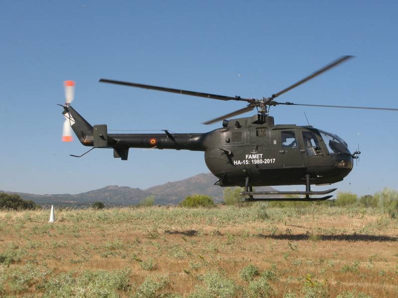 Uno de los dos últimos Bö-105, que quedaban en servicio en las FAMET. Foto: Enrique Cortes Uno de los dos últimos Bö-105, que quedaban en servicio en las FAMET. Foto: Enrique Cortes