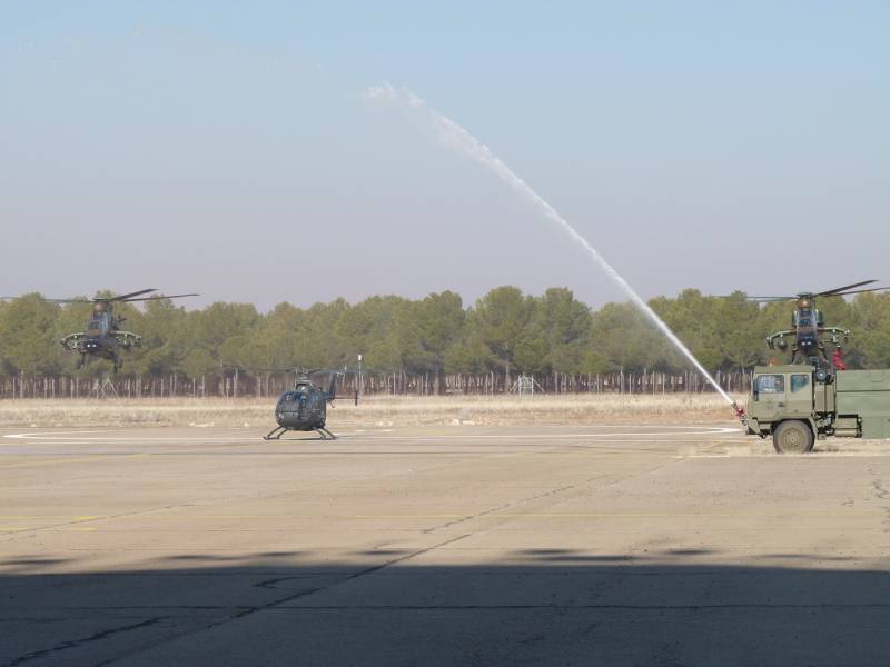 Aterrizaje del último Bö-105 escoltado por su moderno e eficaz sucesor el EC 665 Tigre. Foto: BHELA I. Aterrizaje del último Bö-105 escoltado por su moderno e eficaz sucesor el EC 665 Tigre. Foto: BHELA I.