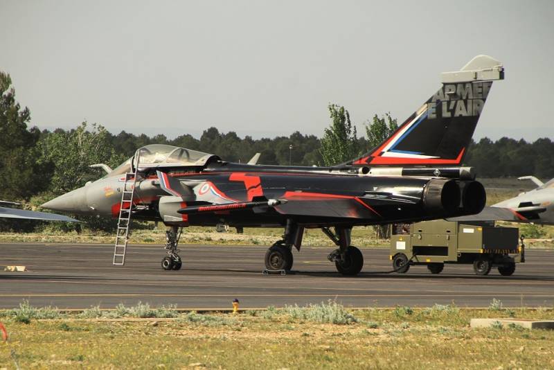 4- El elegante Dassault Aviation Rafale del Armée de l´Air, asignado al “Solo Display”. 4- El elegante Dassault Aviation Rafale del Armée de l´Air, asignado al “Solo Display”.