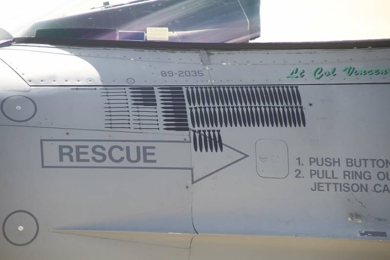 10- Espectacular registro de proyectiles lanzados por este F-16CM de los Estados Unidos contra los terroristas islámicos del Daesh. 10- Espectacular registro de proyectiles lanzados por este F-16CM de los Estados Unidos contra los terroristas islámicos del Daesh.