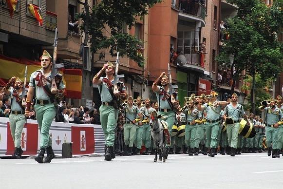 10. El carnero “Tom” es la mascota del Tercio “Duque de Alba” nº 2 de La Legión que tiene sede en Ceuta. 10. El carnero “Tom” es la mascota del Tercio “Duque de Alba” nº 2 de La Legión que tiene sede en Ceuta.