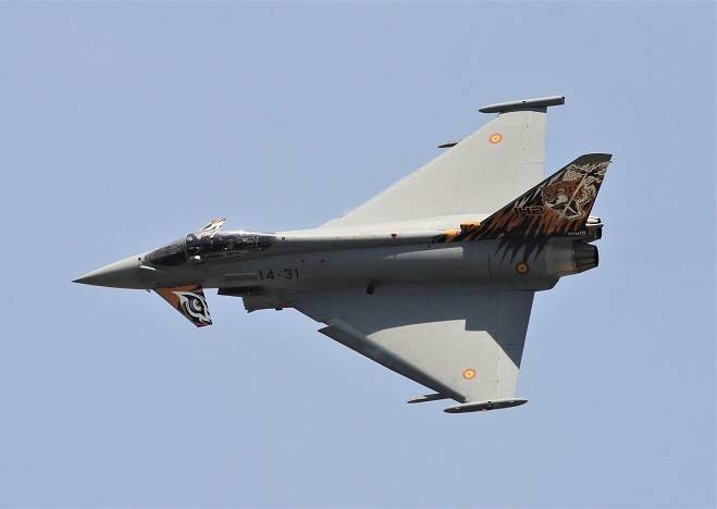 La demostración  o solo del Eurofighter del Ala 14 se realizó con el aparato pintado para el reciente NATO Tiger Meet.