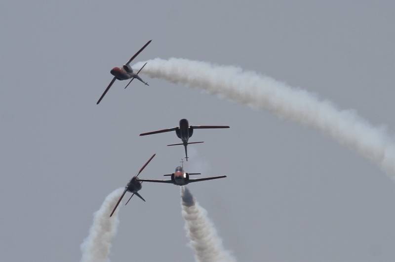 La “Patrulla Águila” cerró el festival con sus espectaculares evoluciones La “Patrulla Águila” cerró el festival con sus espectaculares evoluciones