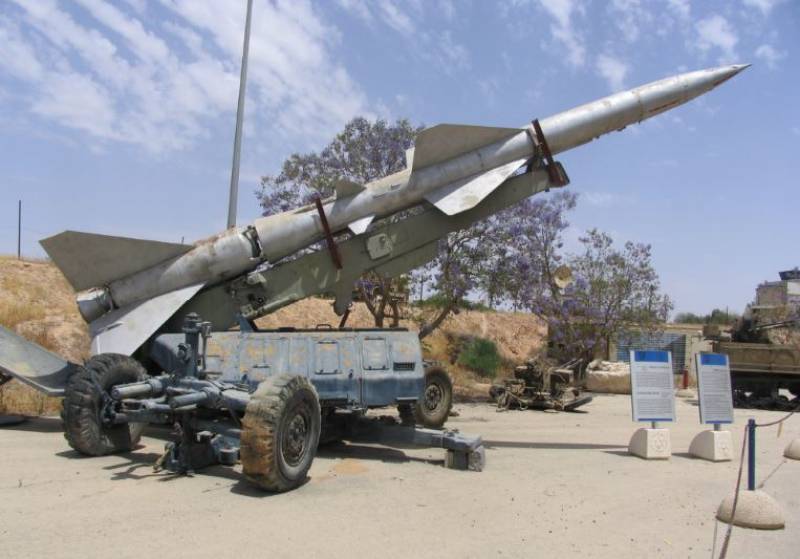 Durante la guerra de los Seis Dias, en 1967, la IAF neutralizó 8 baterías egipcias de misiles SA-2 "Guide Line", fabricadas por la Unión Soviética. Estos vectores debidamente guiados podían batir objetivos hasta los 50 km. Durante la guerra de los Seis Dias, en 1967, la IAF neutralizó 8 baterías egipcias de misiles SA-2 "Guide Line", fabricadas por la Unión Soviética. Estos vectores debidamente guiados podían batir objetivos hasta los 50 km.