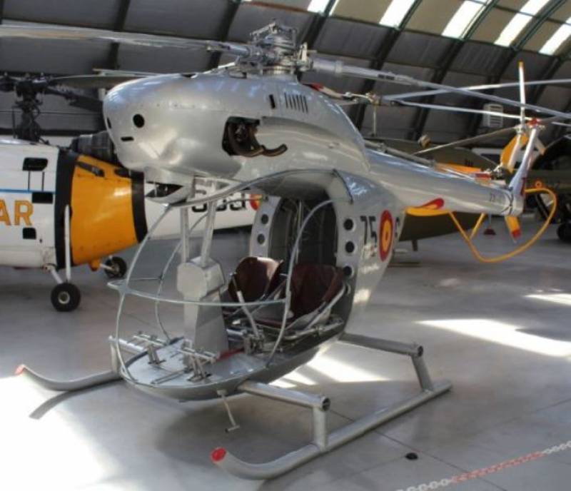 AEROTECNICA AC-12. En 1961 se adquirieron 10 unidades para la Escuela de Helicpteros de Cuatro Vientos.