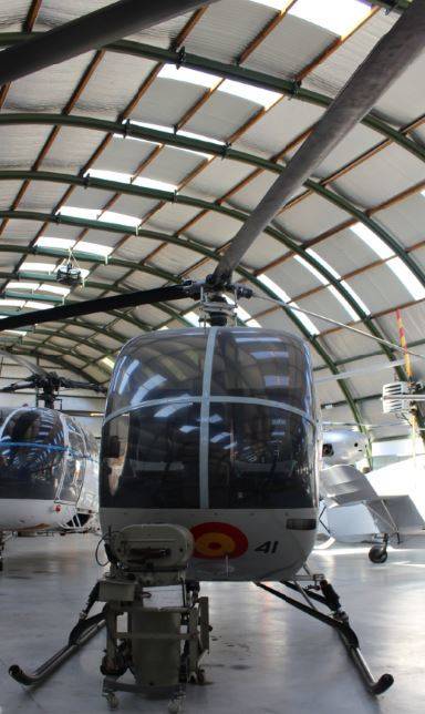 HUGHES 300 HE-20 OSAGE.  Entraron en servicio en la escuela de helicpteros de Cuatro Vientos en 1980 y posteriormente en el Ala 78 de Granada.