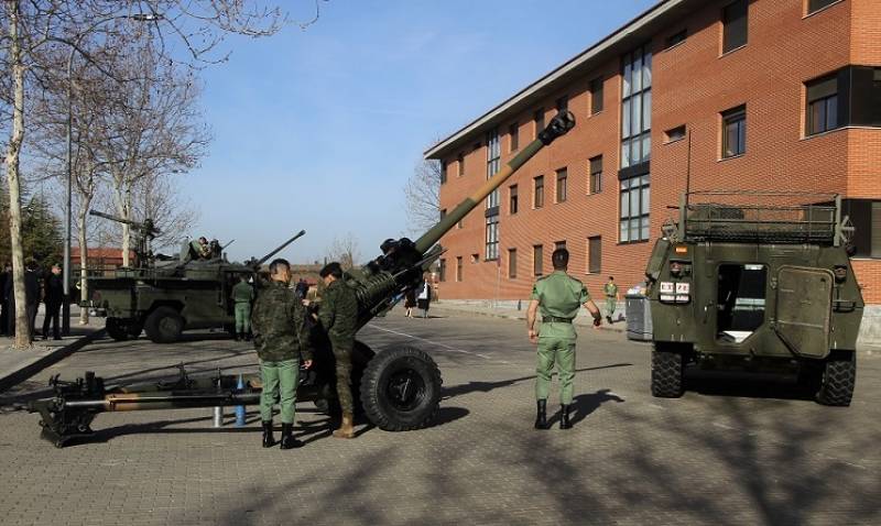 El personal de la BRIPAC prepar la exposicin desde primeras horas de la maana.