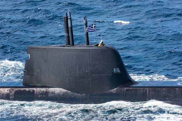Detalle de la vela del moderno submarino griego “Papanikolis” (S120), del tipo 214 de diseño y construcción alemana.
