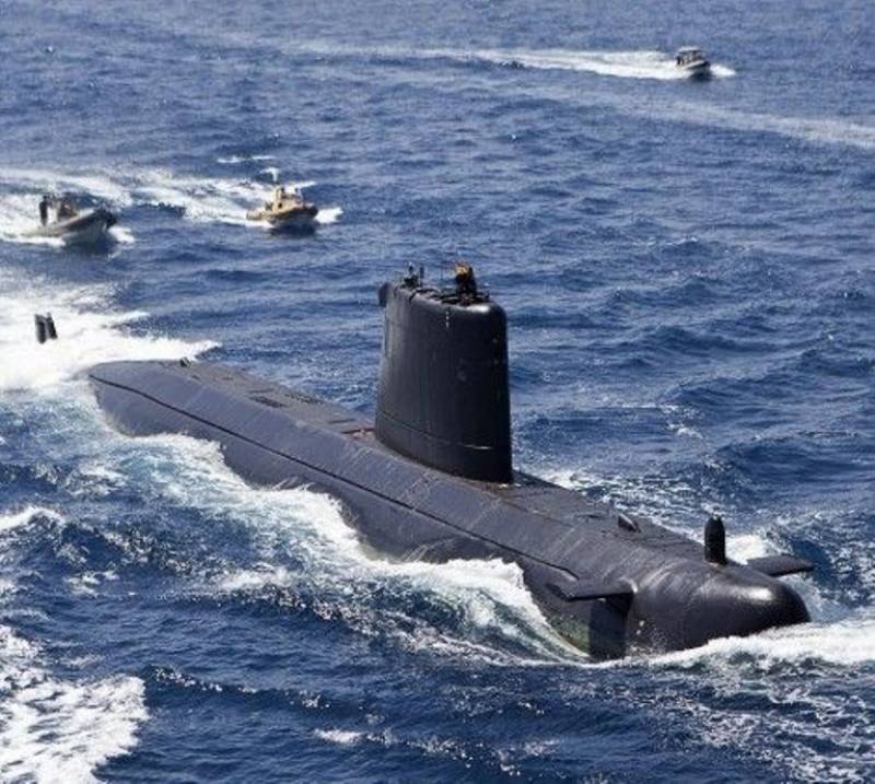 Submarino clase Galerna en superficie Submarino clase Galerna en superficie