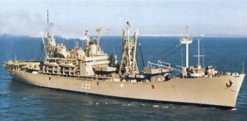 Transporte de ataque Aragon (L 22) ex USS Francis Marion Transporte de ataque Aragon (L 22) ex USS Francis Marion