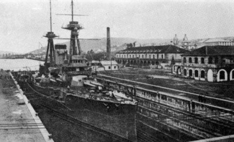 Acorazado España en el dique del Arsenal de Ferrol Acorazado España en el dique del Arsenal de Ferrol
