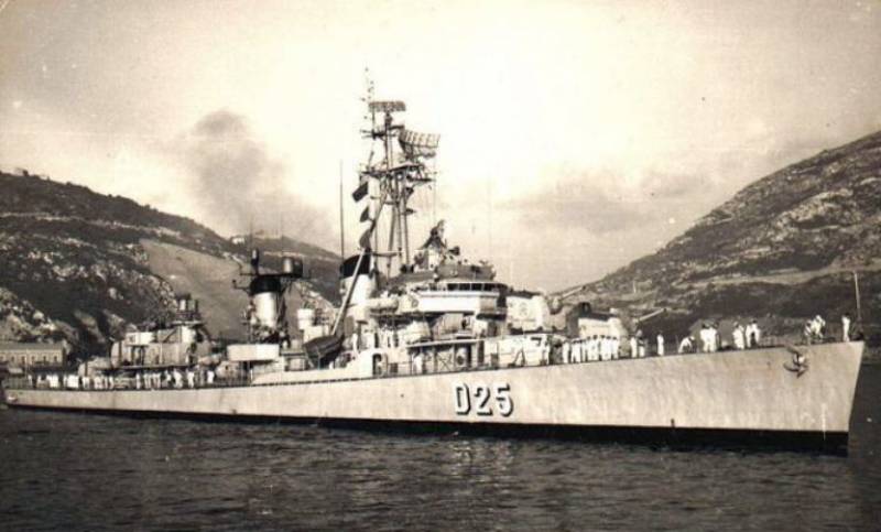 Destructor Jorge Juan (D 25) en Cartagena Destructor Jorge Juan (D 25) en Cartagena