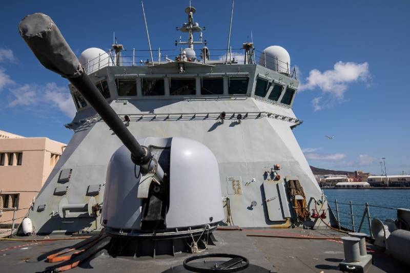 Este can de 76 mm es lo suficientemente compacto como para ser instalado en los buques de guerra relativamente pequeos. Su alta tasa de fuego y su calibre, le permiten funcionar en antiareo, anti-superficie, y en funciones de apoyo a tierra.
