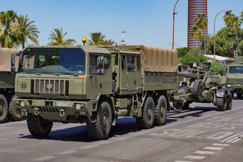 El obús SIAC de 155/52 mm, en este caso del Grupo de Artillería de Campaña II de la Legión. El obús SIAC de 155/52 mm, en este caso del Grupo de Artillería de Campaña II de la Legión.