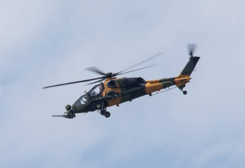 Aunque no se nos permiti verlo en tierra, el T129 Atak hizo demostraciones en vuelo durante todas las jornadas.