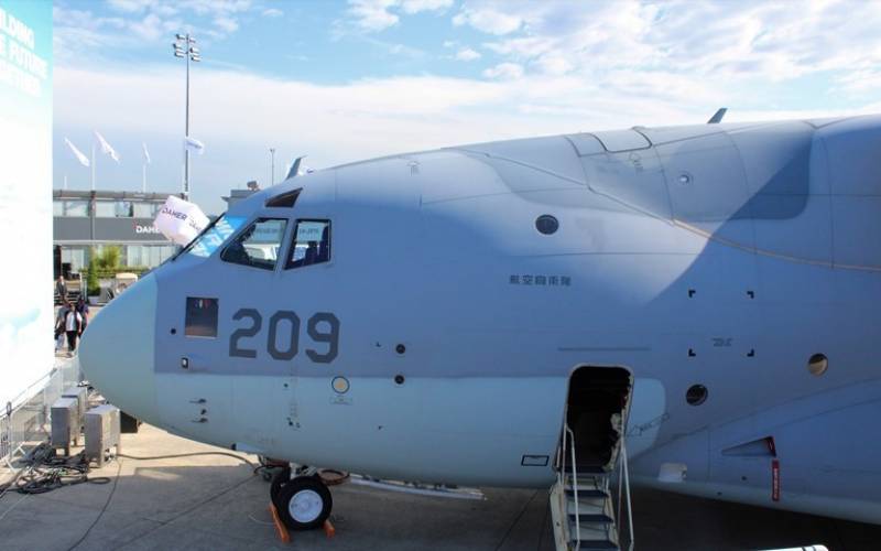 El C-2 está haciendo las labores como sustituto de los Hércules C-130 y Kawasali C-1 en la Fuerza Aérea de Autodefensa de Japón. El C-2 está haciendo las labores como sustituto de los Hércules C-130 y Kawasali C-1 en la Fuerza Aérea de Autodefensa de Japón.