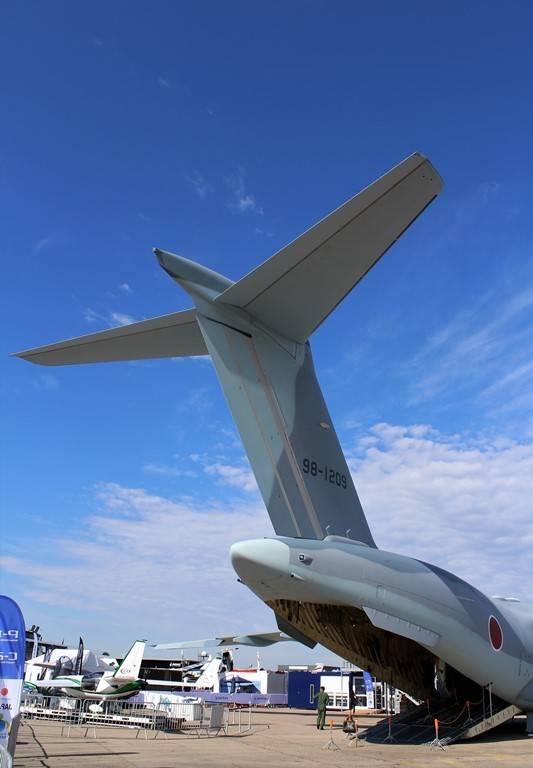 Por sus características se le puede clasificar como un avión rápido de carga y de largo alcance. Por sus características se le puede clasificar como un avión rápido de carga y de largo alcance.