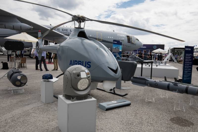 El VSR700 se trata de un Drone no tripulado inicialmente desarrollado para reconocimiento y operado desde la cubierta de un buque.