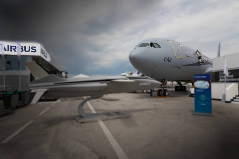 Por �ltimo, os acercamos al A330MRTT, una aeronave desarrollada por AIRBUS para competir directamente con el KC46 de Boeing.