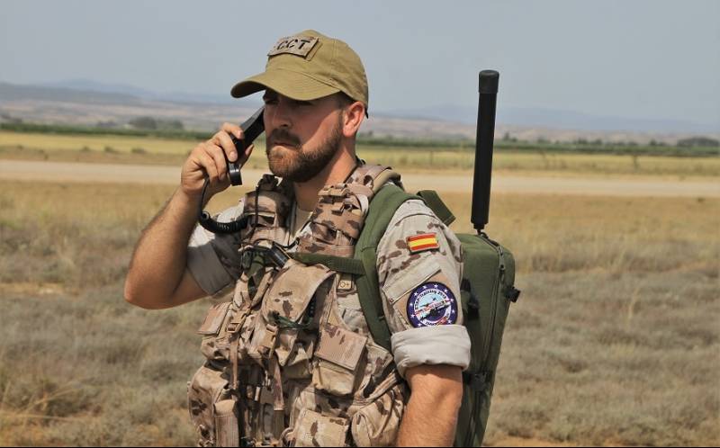 9- La clave de las operaciones en Ablitas la dan los equipos CCT (Combat Control Team), aquí vemos a un profesional de este especialidad del EADA. 9- La clave de las operaciones en Ablitas la dan los equipos CCT (Combat Control Team), aquí vemos a un profesional de este especialidad del EADA.