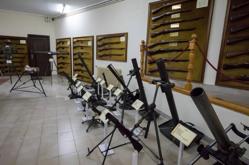 La basta cantidad de piezas mostradas en el museo, tanto nacionales como extranjeras, dan de sí para que la visita se alargue un buen rato. La basta cantidad de piezas mostradas en el museo, tanto nacionales como extranjeras, dan de sí para que la visita se alargue un buen rato.