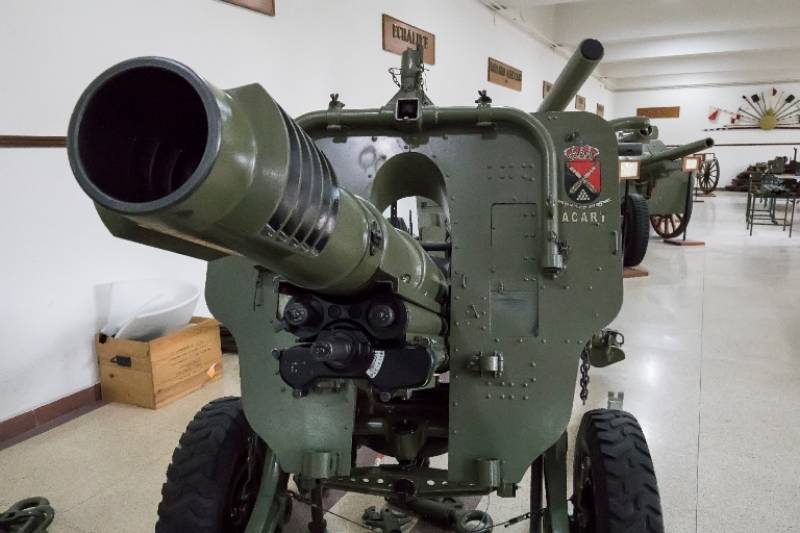 Obús remolcado 105/14 OTO Melara perteneciente a la Academia de Artillería. Obús remolcado 105/14 OTO Melara perteneciente a la Academia de Artillería.