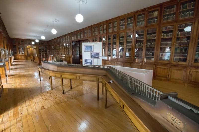 La Academia alberga en su Biblioteca con casi 50 mil volúmenes uno de los fondos documentales científicos y técnicos más ricos del país La Academia alberga en su Biblioteca con casi 50 mil volúmenes uno de los fondos documentales científicos y técnicos más ricos del país