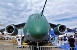 Esta aeronave, que no ha pasado en absoluto desapercibida en el Par�s Air Show de este a�o, es la primera de este modelo que ser� entregada a la Fuerza A�rea Brasile�a y ser� matriculada FAB 2582.