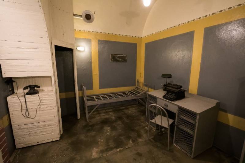 Las dependencias del oficial al mando del fuerte eran todo un lujo, visto lo visto. Las dependencias del oficial al mando del fuerte eran todo un lujo, visto lo visto.