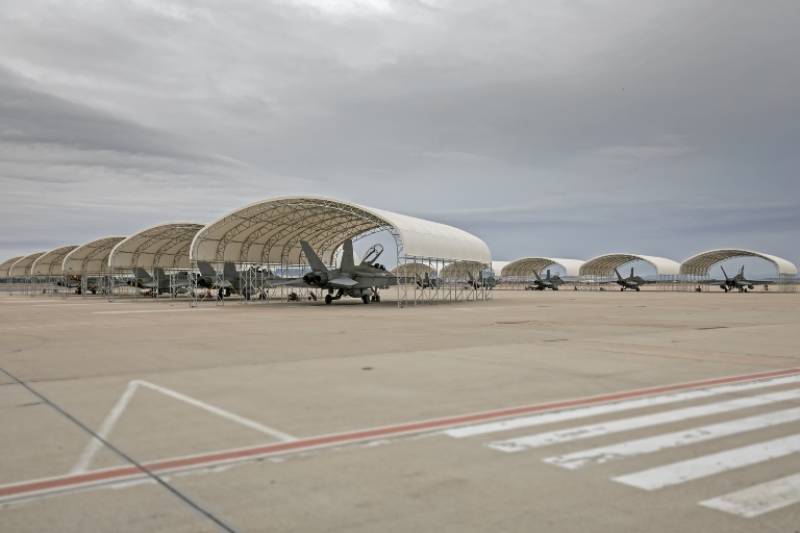 Integrada en su totalidad por el EF18 Hornet (C.15). y su misión: Vigilancia y control del espacio aéreo de soberanía así como aportar sus capacidades como parte de la contribución española a las Fuerzas de Reacción y/o a los planes operativos de las organizaciones multinacionales en las que participe España. Integrada en su totalidad por el EF18 Hornet (C.15). y su misión: Vigilancia y control del espacio aéreo de soberanía así como aportar sus capacidades como parte de la contribución española a las Fuerzas de Reacción y/o a los planes operativos de las organizaciones multinacionales en las que participe España.