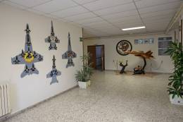 Creada en 1985 est� formada por tres Escuadrones: El 151 Escuadr�n (con indicativo Toro). El 152 Escuadr�n (con indicativo Marte). El 153 Escuadr�n (con indicativo Ebro). Y uno de formaci�n, por el que pasan todos los pilotos de EF18 independientemente de la unidad a la que sean asignados.