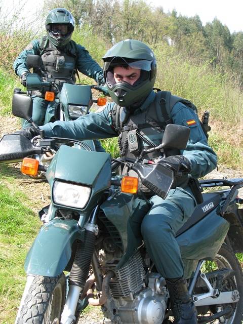 Disponen de potentes motocicletas todoterreno que pueden emplear para patrullas en puntos agrestes o vigilancias desde lugares discretos