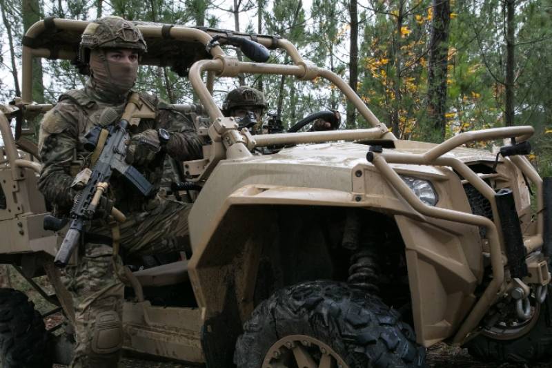La misión de CTOE es capacitar al personal militar en el área de Operaciones Especiales así como preparar la Fuerza de Operaciones Especiales (FOE) La misión de CTOE es capacitar al personal militar en el área de Operaciones Especiales así como preparar la Fuerza de Operaciones Especiales (FOE)