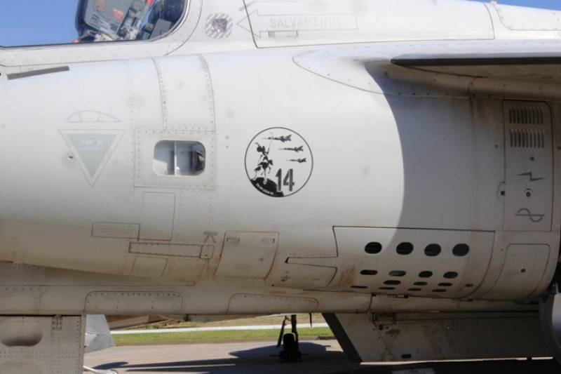 Tanto en su versión monoplaza como la biplaza, estuvieron destinados en las Bases Aéreas de Manises (Valencia), Gando (Gran Canaria) y los Llanos (Albacete). Tanto en su versión monoplaza como la biplaza, estuvieron destinados en las Bases Aéreas de Manises (Valencia), Gando (Gran Canaria) y los Llanos (Albacete).