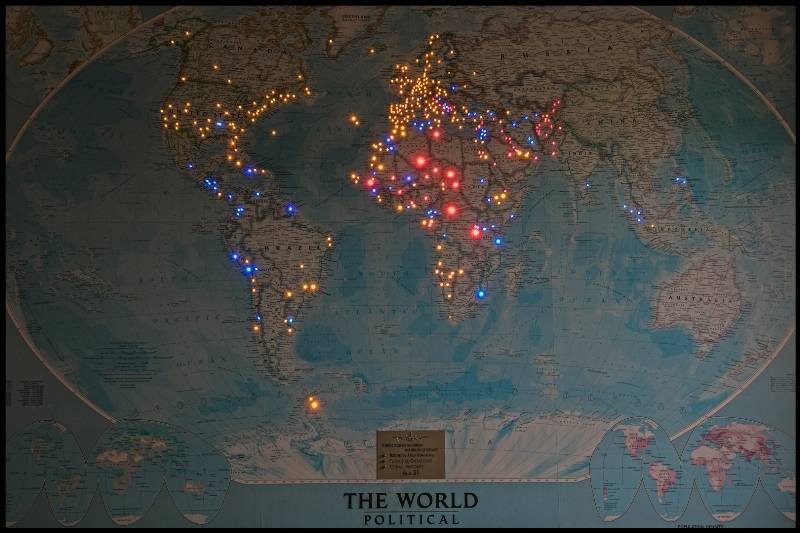 Curioso mapa en el que se indican las distintas zonas de operaciones y misiones realizadas a lo largo de los ms de 40 aos del ALA 31 la cual continua escribiendo lneas en su historia, pues.....en este mapa falta China !!! (FOTOS: Guillermo Pis Photo)