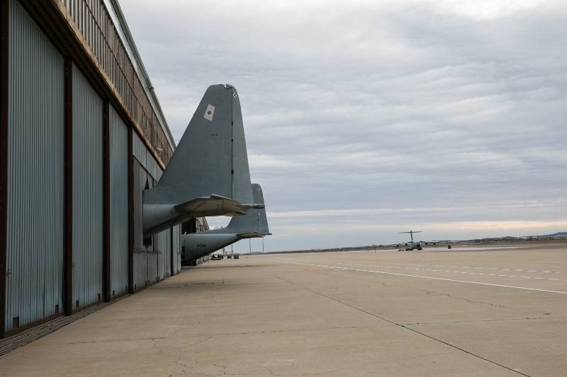 Su gran capacidad para realizar despegues y tomas de tierra en cortos espacios de terreno sin preparar es lo que le ha permitido durante dcadas el ser la columna vertebral del Mando de Transporte.