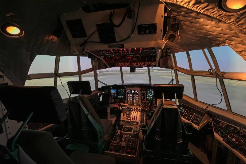 Desde su entrada en servicio en  FA, el C130 HERCULES ha sufrido ya varias remodernizaciones en su avinica, comunicaciones, autoproteccin, combustible y cisterna de reabastecimiento, piloto automtico digital y GPS, lo que le ha permitido al ejercito el continuar operando esta aeronave hasta su completa sustitucin por el A400.