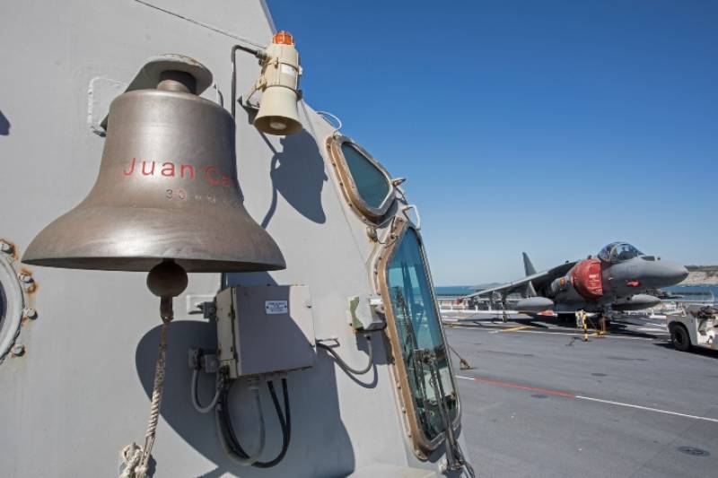 Maniobras y ejercicios con el resto de Armadas OTAN son habituales en el buque. Desde su cubierta ya han operado además de nuestras aeronaves, aparatos como el V-22 Osprey, estando capacitado para operar el F35B si fuera necesario. Maniobras y ejercicios con el resto de Armadas OTAN son habituales en el buque. Desde su cubierta ya han operado además de nuestras aeronaves, aparatos como el V-22 Osprey, estando capacitado para operar el F35B si fuera necesario.