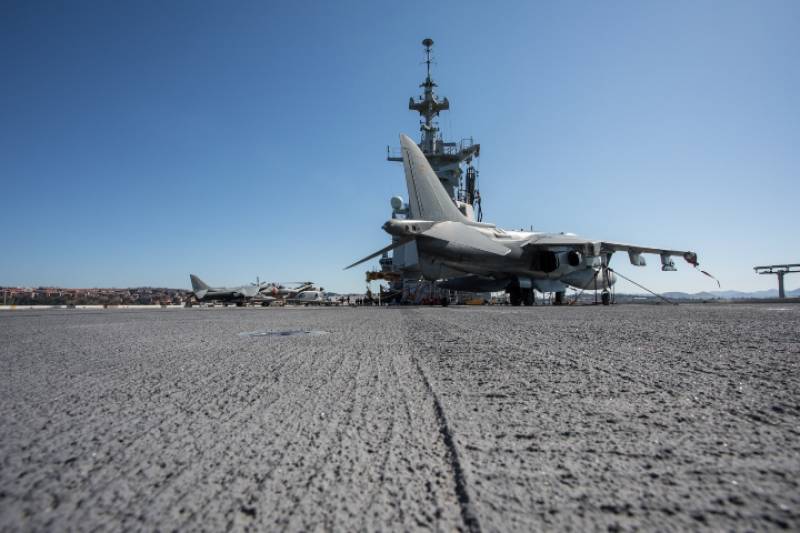 He de decir que impactan, y mucho, los más de 200 metros de su cubierta. He de decir que impactan, y mucho, los más de 200 metros de su cubierta.