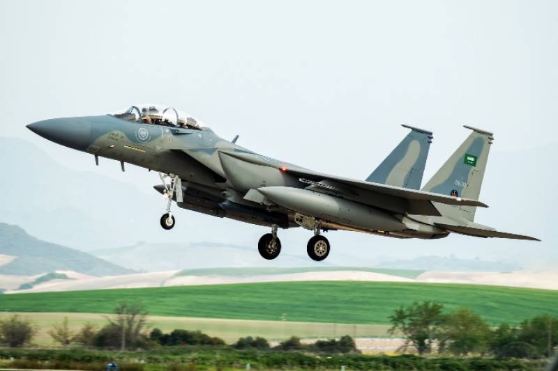 Uno de los 6 F-15SA sauditas en Morón el 26 de marzo (foto José. A Bejarano) Uno de los 6 F-15SA sauditas en Morón el 26 de marzo (foto José. A Bejarano)