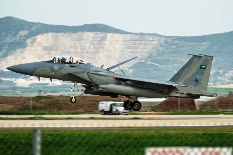 Aterrizando en Morón empleando el aerofreno (foto José. A Bejarano) Aterrizando en Morón empleando el aerofreno (foto José. A Bejarano)