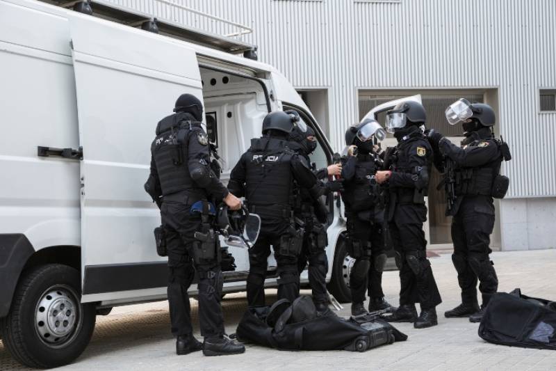 Dependiendo orgnica y funcionalmente del GEO, se hace patente el importante valor de estos grupos en cuanto a capacidades operativas como de su rpida respuesta al tratarse de grupos descentralizados y convenientemente ubicados para cubrir las distintas regiones de nuestro territorio.