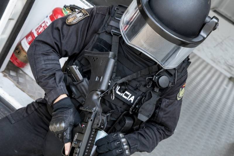 No cabe duda que la formacin de estos operativos est a la altura de sus funciones. Antiterrorismo, grupos armados, delincuencia organizada o delincuentes especialmente peligrosos, proteccin de personalidades (embajadas incluidas) u ofrecer seguridad en grandes eventos, son algunos de sus principales cometidos.