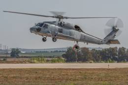 El SH-60F puede transportar 11 soldados totalmente equipados adem�s de los 3 tripulantes, por lo que su capacidad es menor que los SH-3, sin embargo ofrecen mayor velocidad y seguridad.