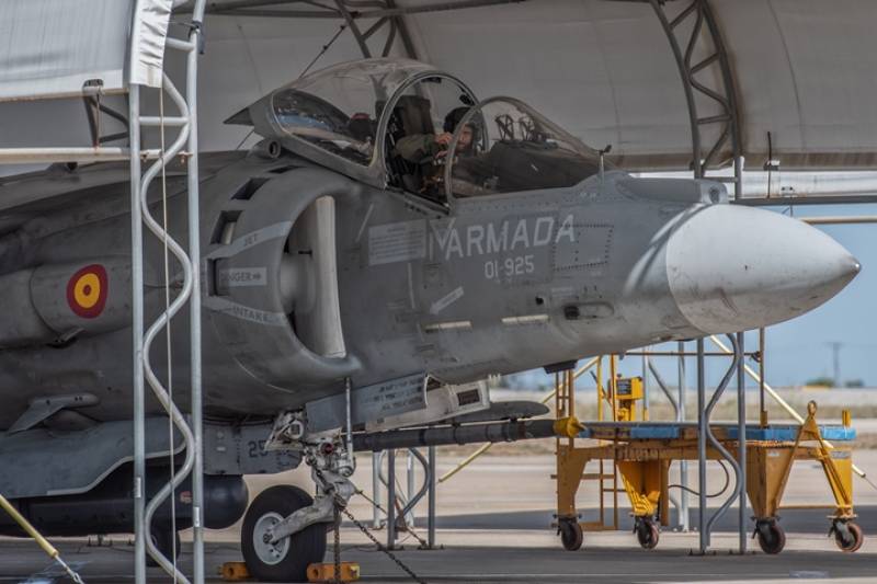 Una vez informado de que todo est en orden, el piloto se acomoda para llevar a cabo uno de los trabajos ms bonitos a los que se puede aspirar: pilotar un caza.